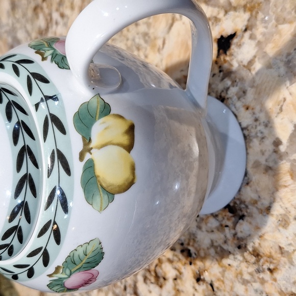 Imperial Fine Porcelain Tea Pot - Picture 4 of 9